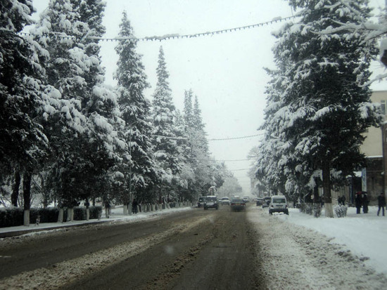 По пр.Азатамартикнери (быв. Кирова).