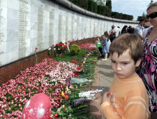 У Мемориала погибших воинов в микрорайоне Завокзальный. Сочи, 9 мая 2012 г. Фото Светланы Кравченко для "Кавказского узла"