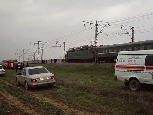 На месте подрыва поезда "Тюмень-Баку", 30 ноября 2009 года. Источник: пресс-служба МЧС Дагестана