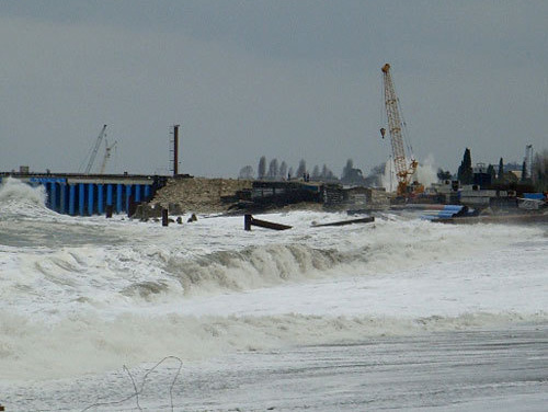 Шторм в Имеретинской долине Сочи, 16 февраля 2010 года. Фото "Кавказского Узла"