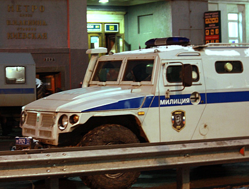 У входа в торговый центр "Европейский". Москва, 15 декабря 2010 года. Фото "Кавказского узла"