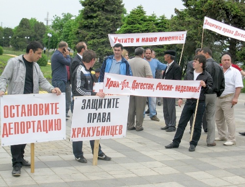 Жители дагестанского села Храх-Уба, расположенного на территории Азербаджана, требуют от властей Дагестана защиты своих прав. Махачкала, 23 мая 2011 г. Фото "Кавказского узла"