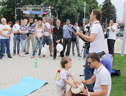 Участники акции "белая прогулка" в Краснодаре. 13 мая 2012 г. Фото Андрея Кошика для "Кавказского узла"