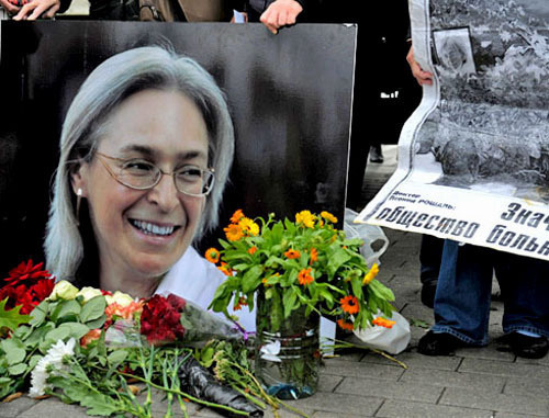 Пикет памяти Анны Политковской в Новопушкинском сквере. Москва, 7 октября 2012 г. Фото: Антон Тушин/Ridus.ru