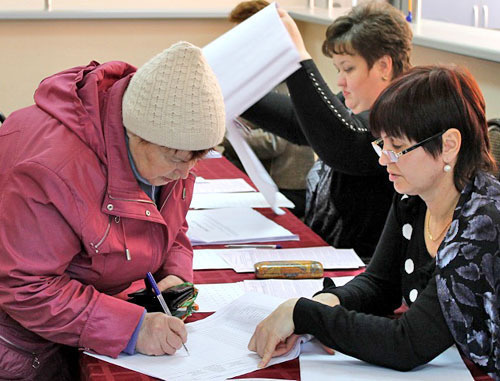 Голосование на выборах в городскую думу Краснодара 10 марта 2013 г. Фото Андрея Кошика для "Кавказского узла".