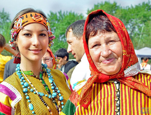 Фольклорно-этнографический праздник «Наследники традиций» в поселке Новокумский Левокумского района. На снимке: представители общины казаков-некрасовцев. Ставропольский край, 22 сентября 2012 г. Фото: Ставропольский краевой Дом народного творчества http://www.skdnt.ru/