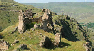 Крепость Тмогви внутри. Развалины храма. Джавахети, Грузия. Фото Алексея Мухранова, http://travelgeorgia.ru/objects/gallery_file_973_b.jpg