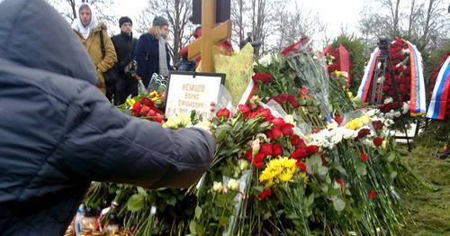 На могиле Бориса Немцова. Москва, 3 марта 2015 г. Фото Вячеслава Ферапошкина для "Кавказского узла"