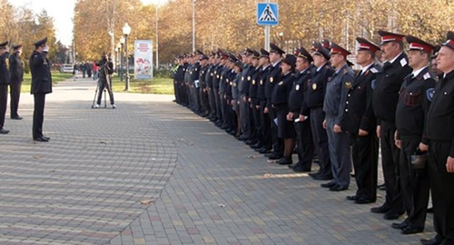 Построение сотрудников полиции в Белореченском районе Краснодарского края. Фото http://www.gazetahot.ru/novosti/proisshestviya/34586-v-belorechenske-policeyskie-nagradili-mestnyh-zhiteley-kotorye-okazali-sodeystvie-v-raskrytii-prestupleniya.html