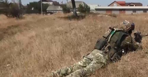 Боец во время спецоперации в Хасавюрте, август 2017 год. Фото: сайт Национального антитеррористического комитета.