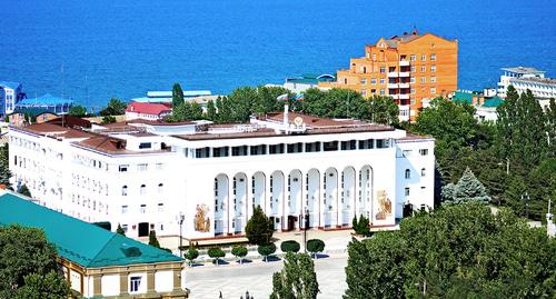 Здание Правительства Республики Дагестан. Фото Шамиль Магомедов https://www.flickr.com/photos/143381734@N02/27324043280/in/album-72157668793399106/