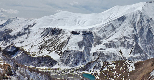 Гора Казбек. Фото: CC BY 2.0 / young shanahan / Jvari Pass
 https://sputnik-georgia.ru/society/20180102/238767308/Prosnetsa-li-vulkan-na-gore-Kazbek.html