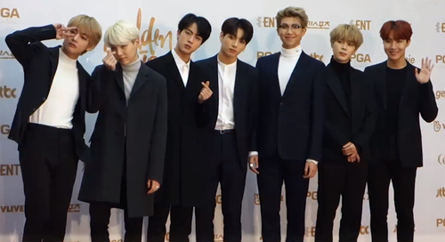 Участники корейской группы BTS. Фото 뉴스인스타 (NewsInStar) https://ru.wikipedia.org/wiki/BTS#/media/File:방탄소년단(BTS)_180110_제_32회_골든디스크.png