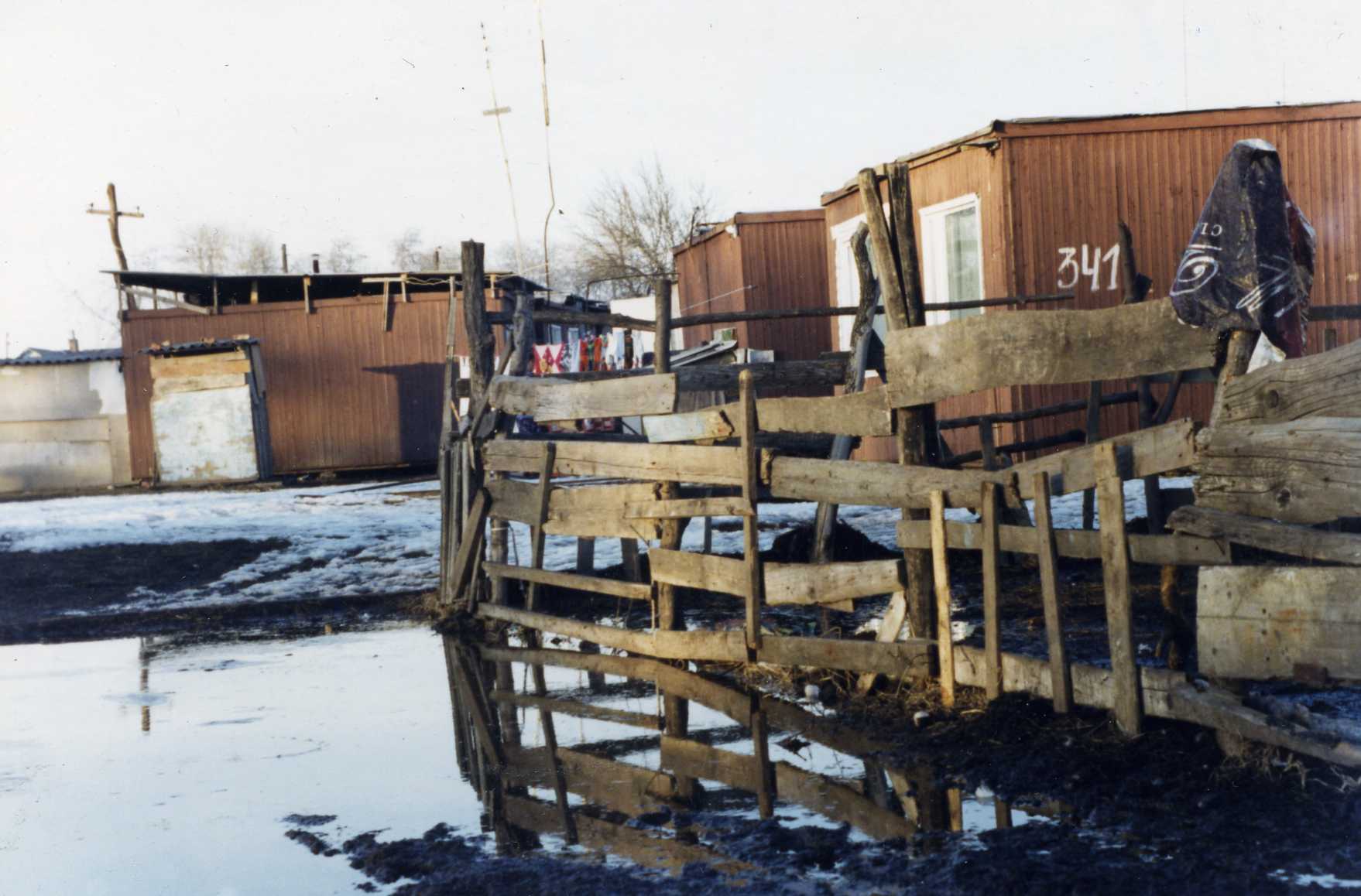 Бараки беженцев в Майском. 1997-1998 г. Фото Татьяны Гантимуровой для "Кавказского узла".