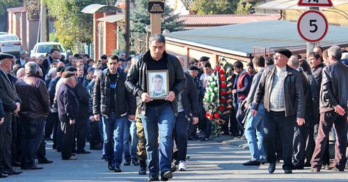 Митинг родственников и соседей погибшего жителя Владикавказа Владимира Цкаева. 2 ноября 2015 г. Фото Эммы Марзоевой для "Кавказского узла".