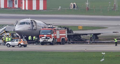 Крушение самолета Sukhoi Superjet в Шереметьево. Фото: REUTERS/Tatyana Makeyeva