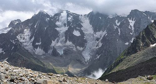 Спуск к реке Башиль. Фото: Veteran hiker https://commons.wikimedia.org