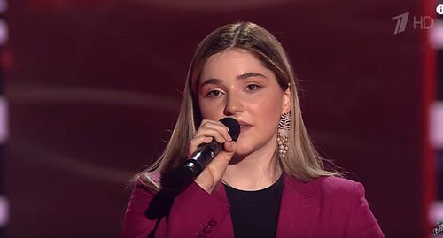 Рагда Ханиева. Стоп-кадр видео канала YouTube 
Голос / The Voice Russia https://www.youtube.com/watch?v=B5BVyY6glCQ
