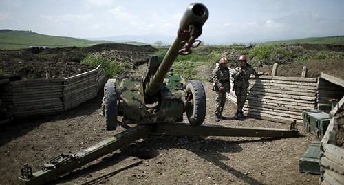 На линии соприкосновения в Нагорном Карабахе. Фото: REUTERS/Staff