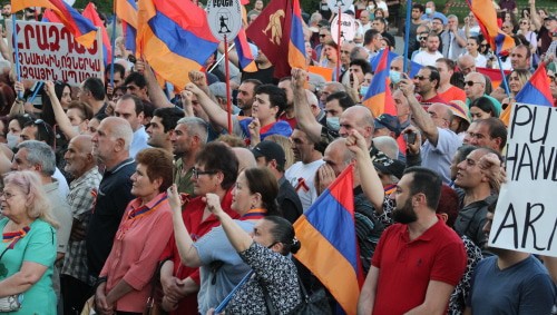 Сторонники Национально-демократического полюса в Ереване. Фото Тиграна Петросяна для "Кавказского узла"