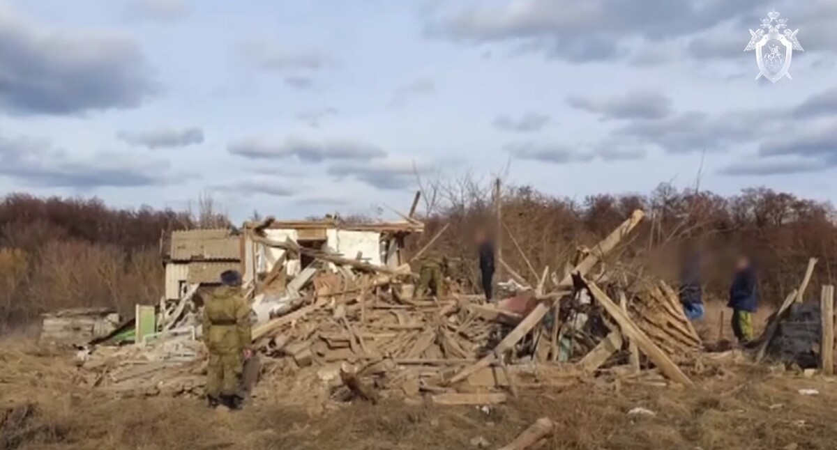 Разрушенная постройка в Тарасовском районе Ростовской области. Стоп-кадр видео https://www.youtube.com/watch?v=jzitU7lZSsg