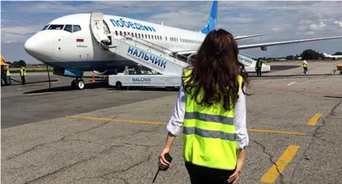 Самолет компании "Победа" в аэропорту Нальчика. Фото http://nalchik-airport.ru/ob-ayeroporte/fotogalereya/