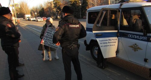 Задержание Галины Тихенко. Волгоград, 12 декабря 2022 года. Фото Вячеслава Ященко для "Кавказского узла".