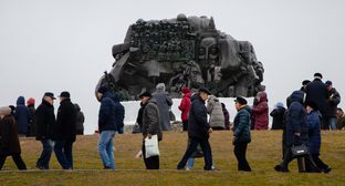 У мемориала «Исход и Возвращение» в Элисте 28 декабря 2019 года. Фото: пресс-служба главы Калмыкии. http://glava.region08.ru/ru/soobscheniya-dlya-pressy/12990-pr.html#!prettyPhoto[gallerydbde2adecd]/4/