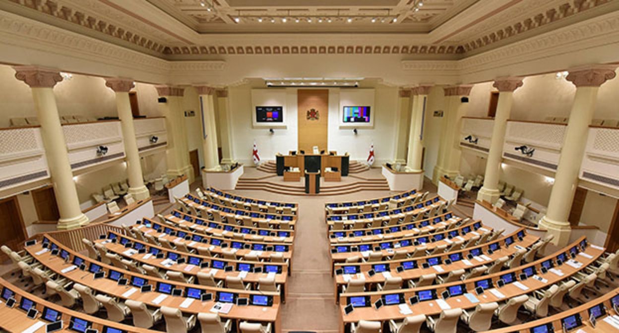 Парламент Грузии. Фото: https://www.interpressnews.ge https://ru.wikipedia.org/