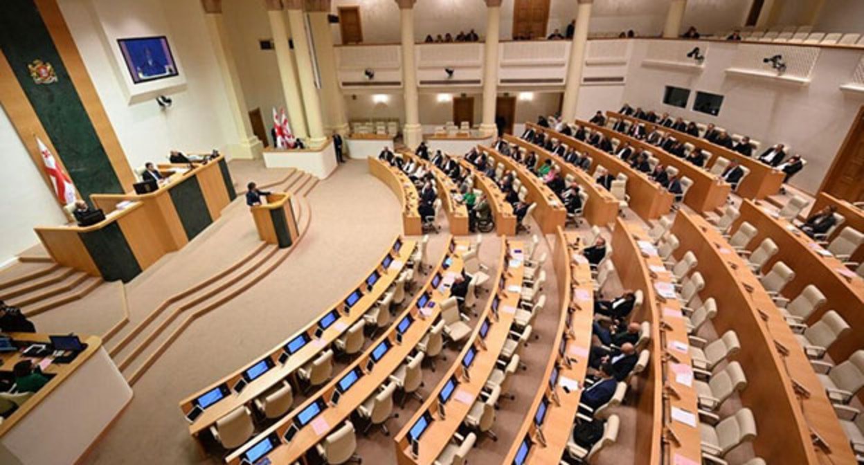 Парламент Грузии. Фото: report.az https://report.az/ru/v-regione/parlament-gruzii-10-go-sozyva-zavershil-rabotu-za-mesyac-do-vyborov/