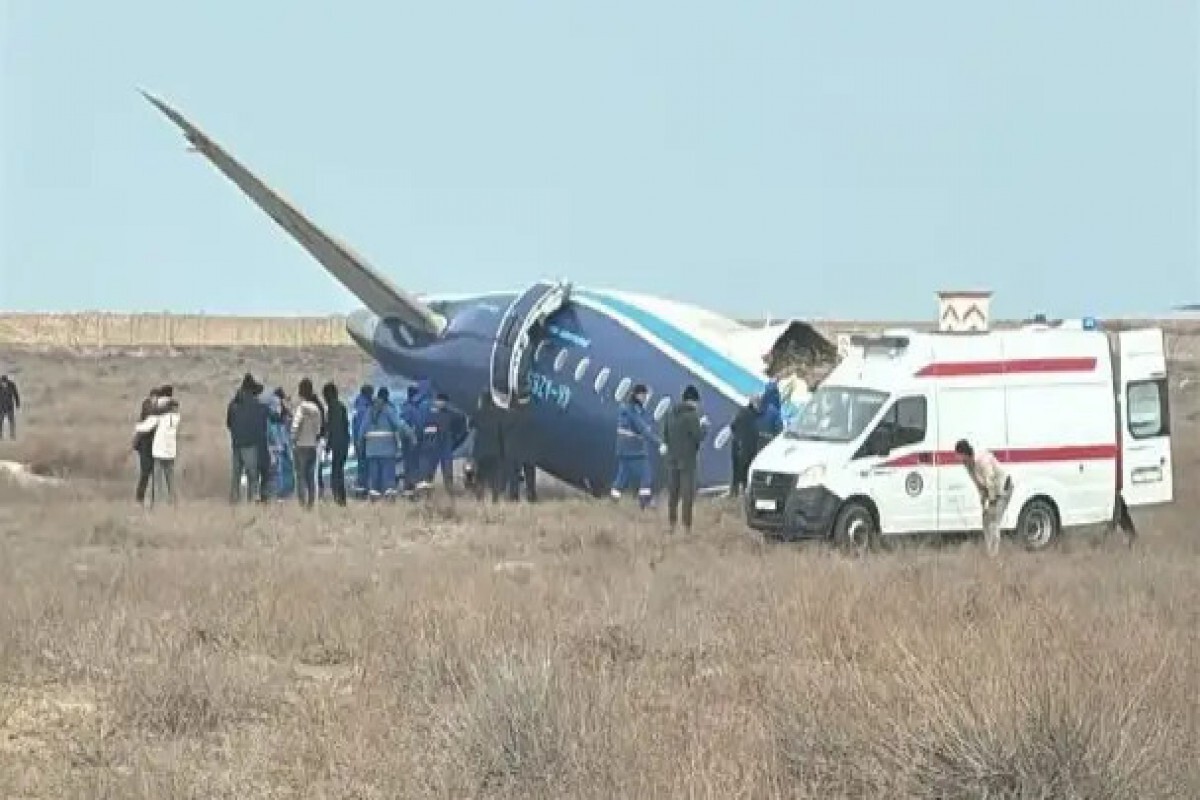 Крушение самолета Azerbaijan Airlines. 25 декабря 2025 г. Фото: https://ru.apa.az/incident/27-celovek-vyzivsix-v-rezultate-kruseniya-samoleta-azal-v-aktau-gospitalizirovany-sredi-nix-troe-detei-obnovleno-3-video-598409