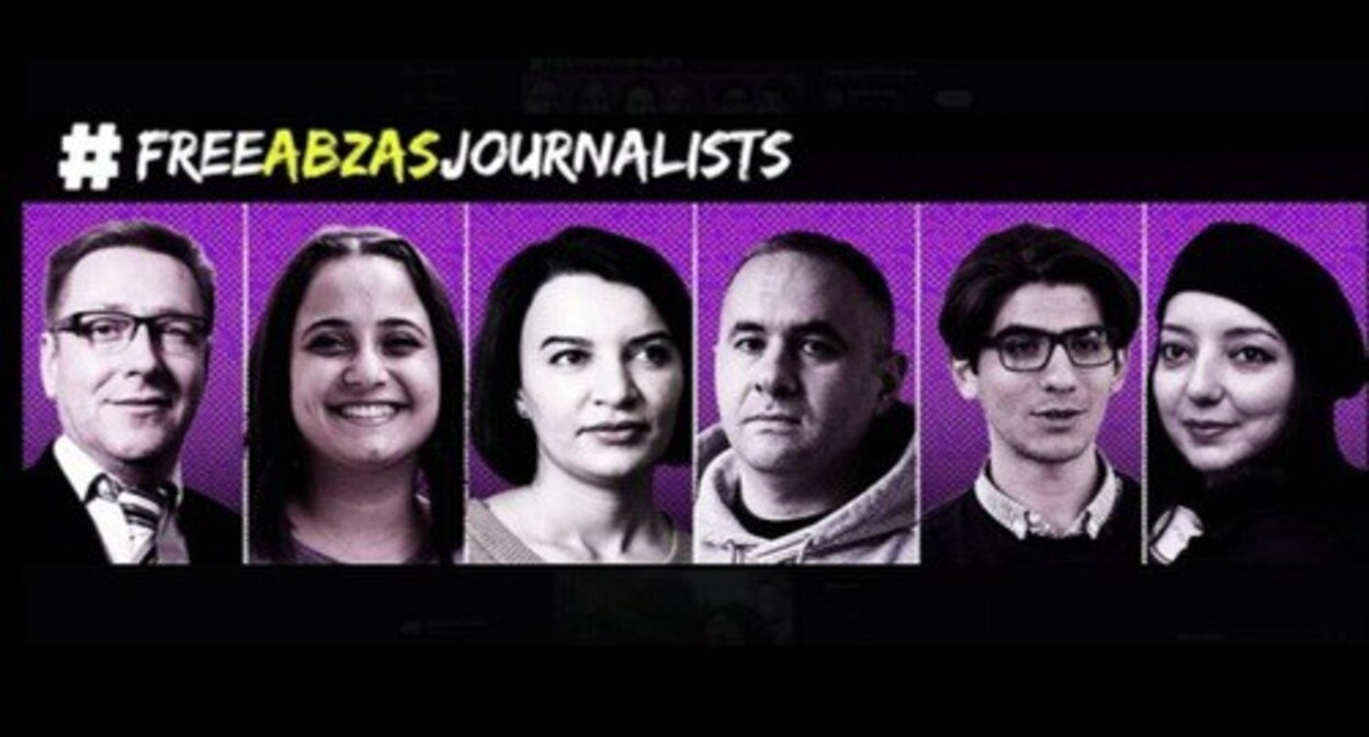 Баннер кампании #FreeAbzasJournalists, организованной Европейская федерация журналистов (EFJ) Фото https://europeanjournalists.org/blog/2024/08/19/azerbaidjan-23-journalists-in-jail-ahead-of-cop29/