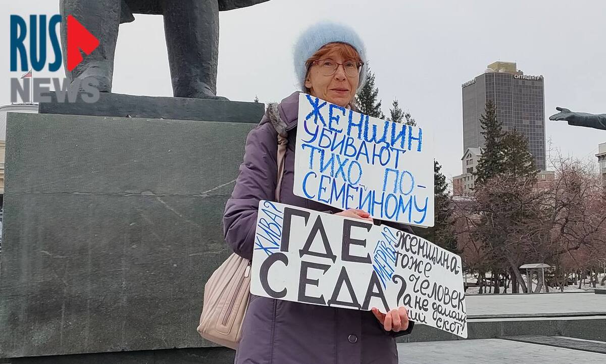 Елена Тардасова-Юн в одиночном пикете. Новосибирск, 21 марта 2025 г. Фото: https://t.me/smirusnews/68398