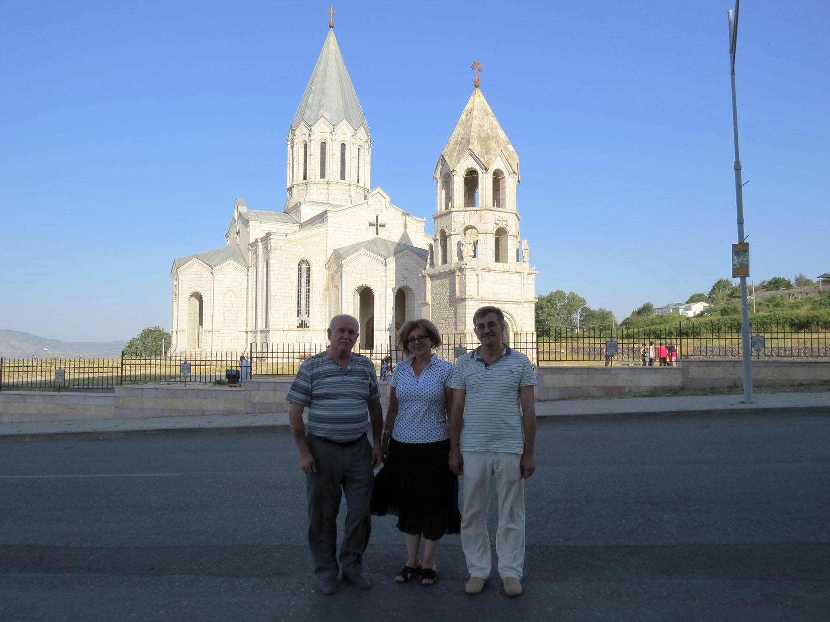 Мы на фоне церкви Казанчецоц (19в.) г.шуши.