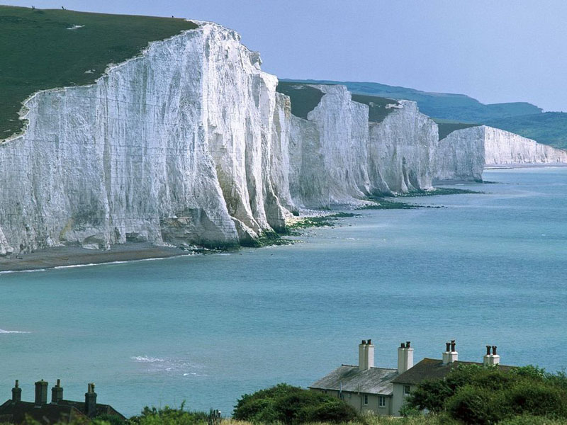 Скала в Великобритании Вичи-Хед (Beachy Head), излюбленное место самоубийц.